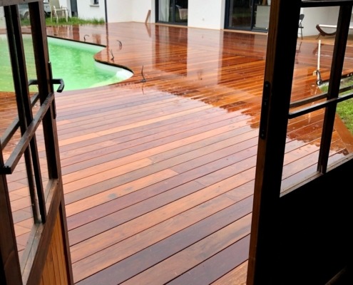DECKiBOIS Après l’application du saturateur votre lame de terrasse en ipé du Brésil retrouvera sa couleur d’origine