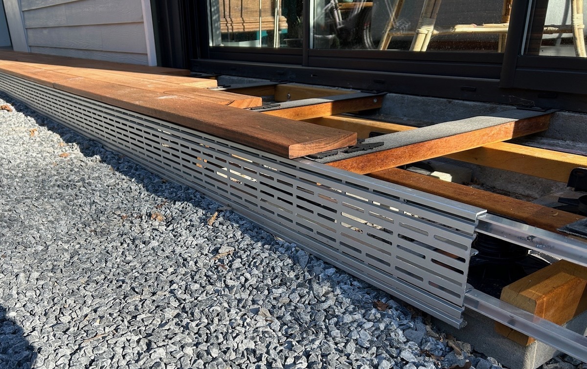 grille de ventilation revol v (terrasse en bois) installée par DECKiBOIS