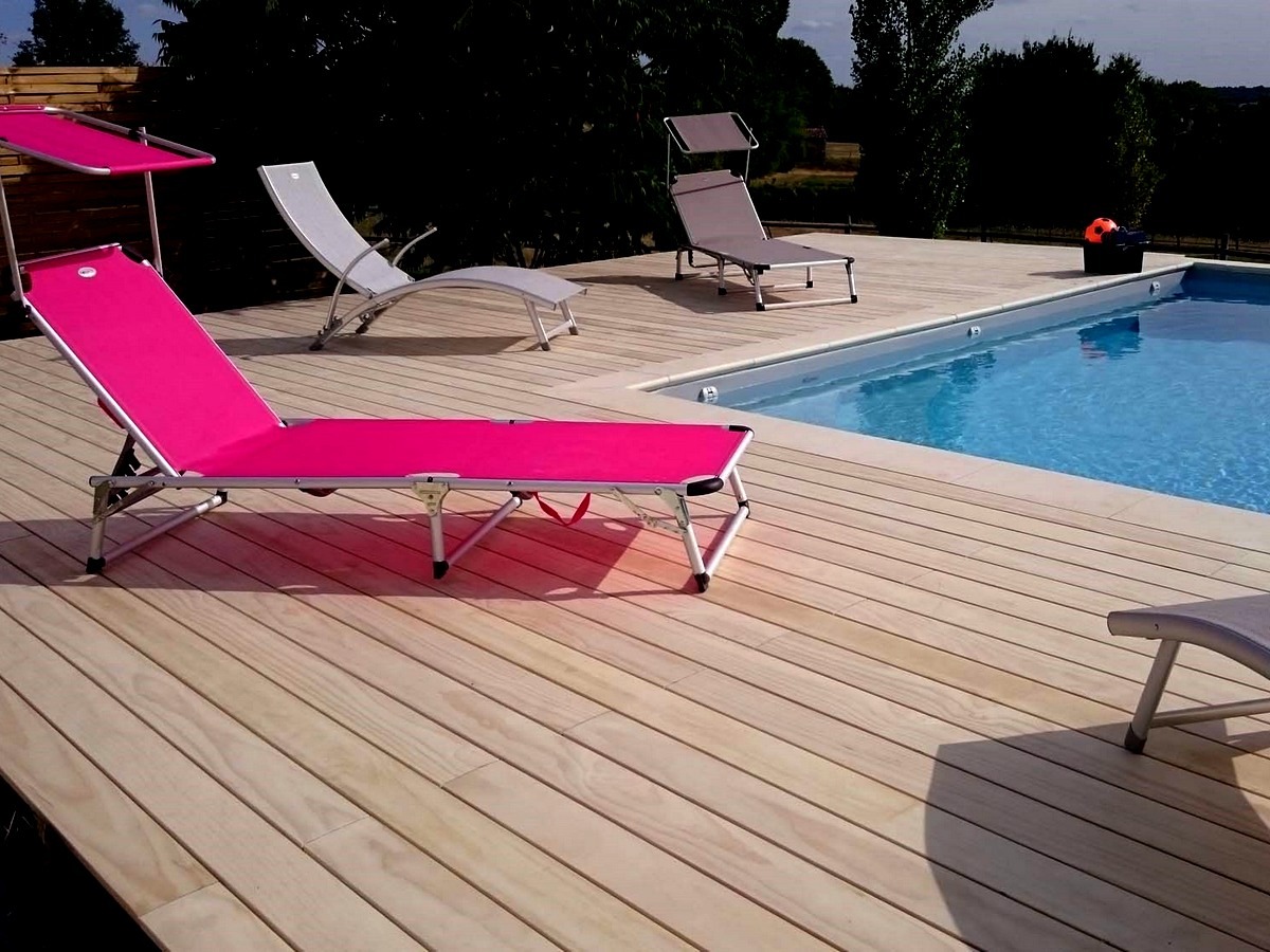 DECKiBOIS présente les lames de terrasse en ACCOYA avec le système GRAD