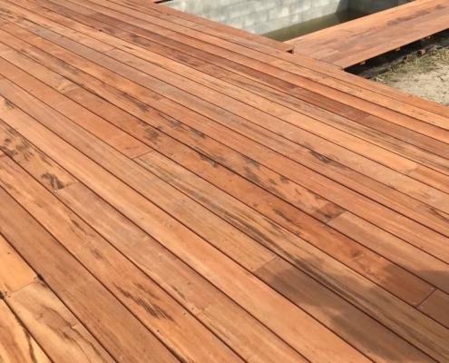 DECKiBOIS propose des lames en Muiratiara de dimensions 21x145mm, parfaitement lisses des deux côtés dans des longueurs allant de 1m25 à 2m15