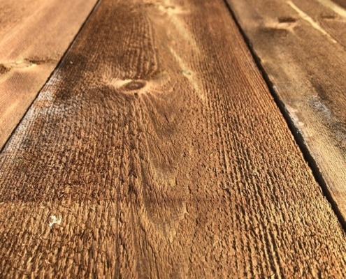 DECKiBOIS propose ses lames de terrasse de section 34 mm x 195 mm en pin scandinave, avec des choix AB ou US