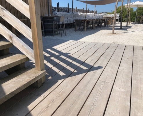DECKiBOIS propose ses lames de terrasse en pin du nord mesurant 34 mm d'épaisseur et 195 mm de largeur