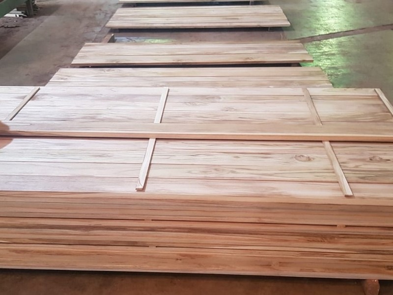 lames de terrasse en stock en teck 120 mm sur système de fixation grad