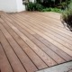Terrasse avec des lames thermofrene grad sur dalle vendues par DECKiBOIS