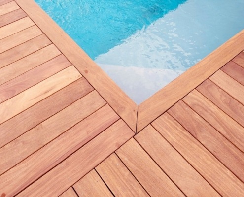 Terrasse en CUMARU avec des lames de 21x145mm, parfaitement lisses des deux côtés