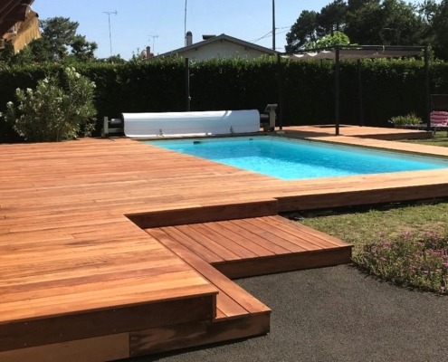 Terrasse en Muiracatiara connue également sous le nom de 'Tiger Woods' ou Bois tigré en raison de son aspect