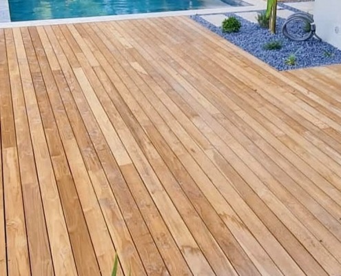 terrasse en teck avec le système de fixation grad