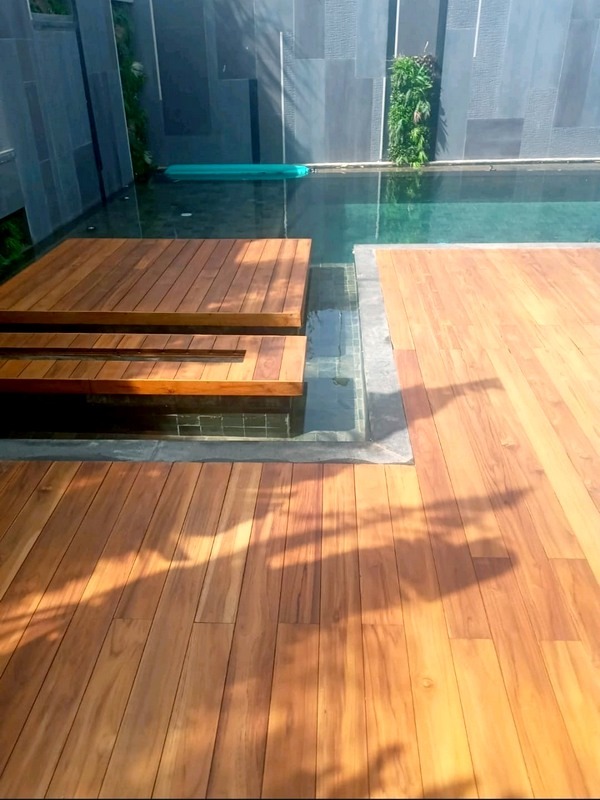 Terrasse en Teck véritable sur système GRAD (fixation) après application du saturateur PROTEXT MIEL Terrasse en Teck véritable sur système GRAD (fixation) après application du saturateur PROTEXT MIEL