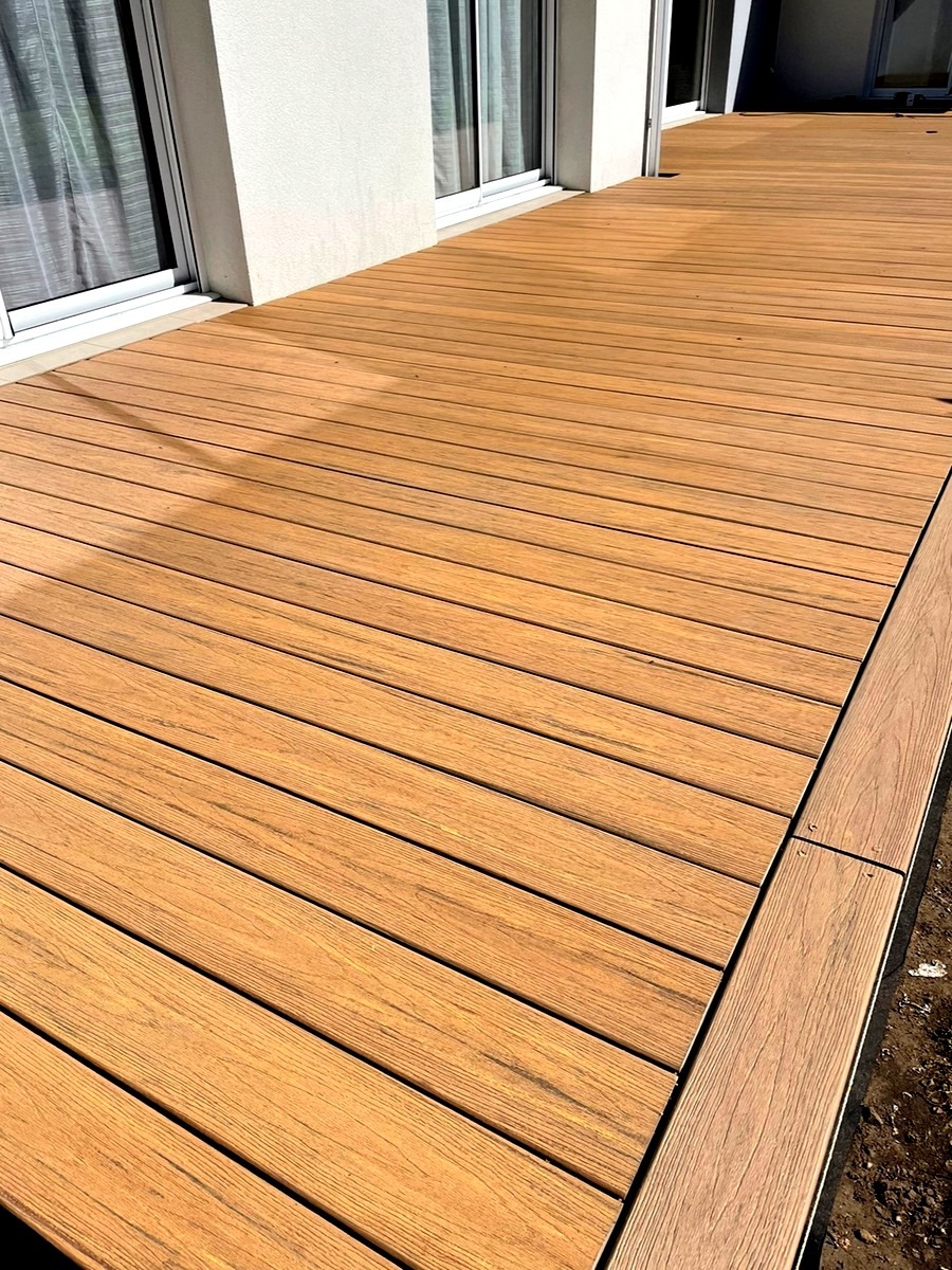 Terrasse réalisée avec des lame composite TIMBERTECH Réserve terrasse réalisée avec des lame composite TIMBERTECH Réserve Antique leather