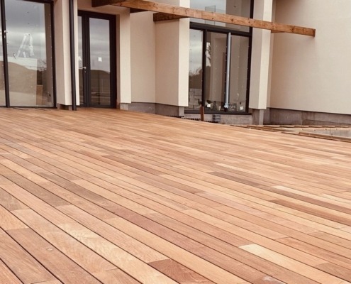 une terrasse de 280m² en ipé profil Grad épaisseur 21mm largeur 120mm posées à joint perdus