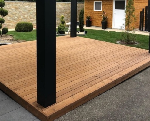 DECKiBOIS présente terrasse en Thermopin 26 x120 avec profil bombé de chez GRAD