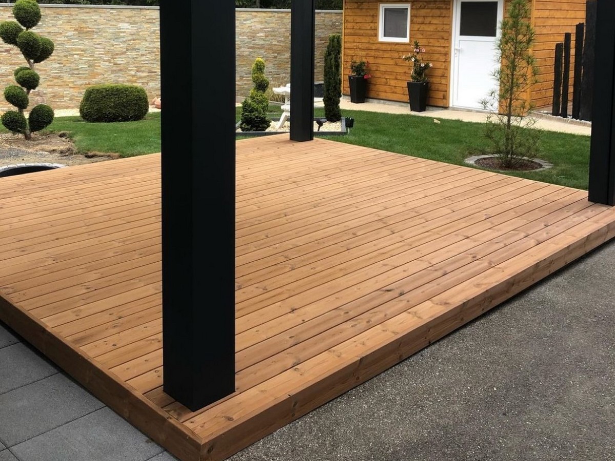 DECKiBOIS présente terrasse en Thermopin 26 x120 avec profil bombé de chez GRAD