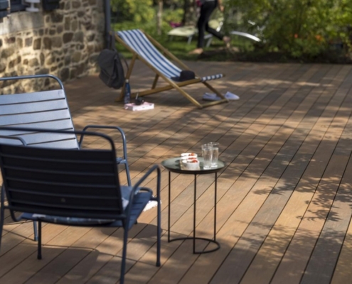 Lames de terrasse en composite EASYCLIK SILVADEC avec le système GRAD - DECKiBOIS Lames de terrasse clipsables en EASYCLICK GRAD & SILVADEC - DECKiBOIS