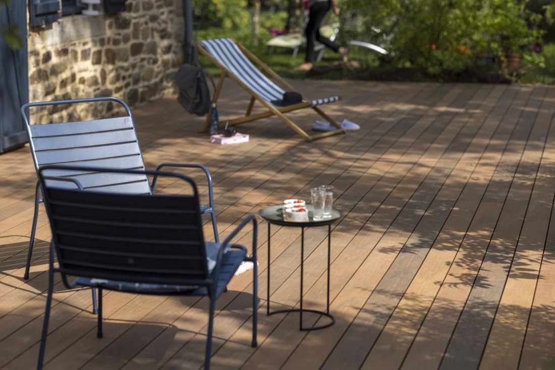 Lames de terrasse en composite EASYCLIK SILVADEC avec le système GRAD - DECKiBOIS Lames de terrasse clipsables en EASYCLICK GRAD & SILVADEC - DECKiBOIS