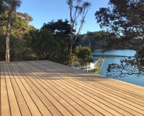 Terrasse en bois ABODO présentée par DECKiBOIS